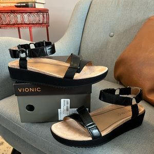 Vionic Women's Kayan black leather Backstrap Platform Sandal -Orthotic Support
